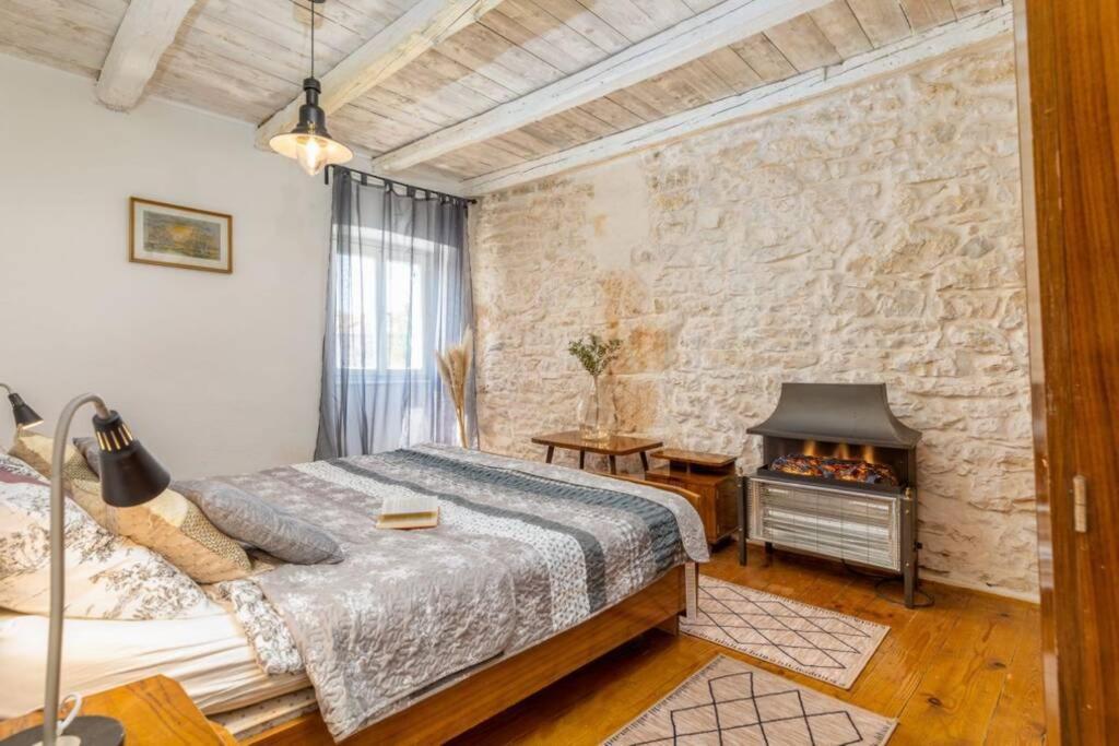 Casa Di Pietra Matelici Divsici Exterior foto