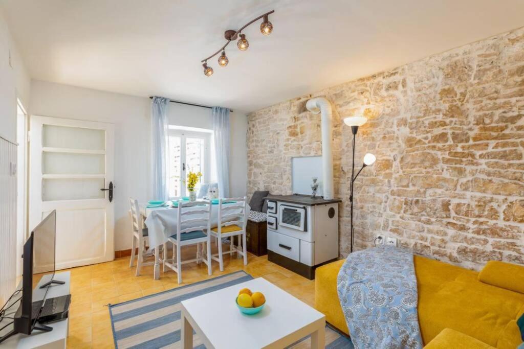 Casa Di Pietra Matelici Divsici Exterior foto